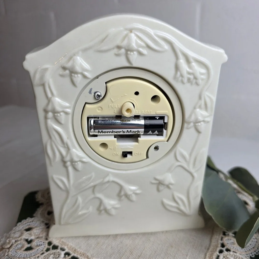 Vintage Howard Miller Ivory Porcelain Floral Clock Gold Roman Numeral Quartz